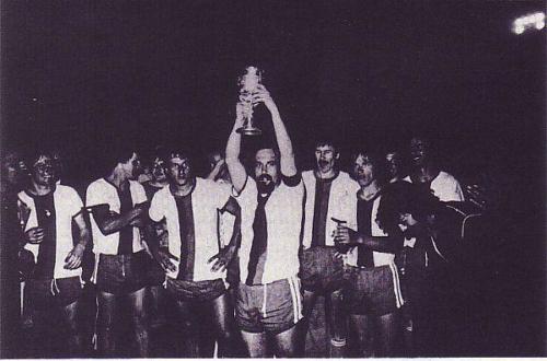 Pokalübergabe 2.Liga 1974 75 Photo 1975 12